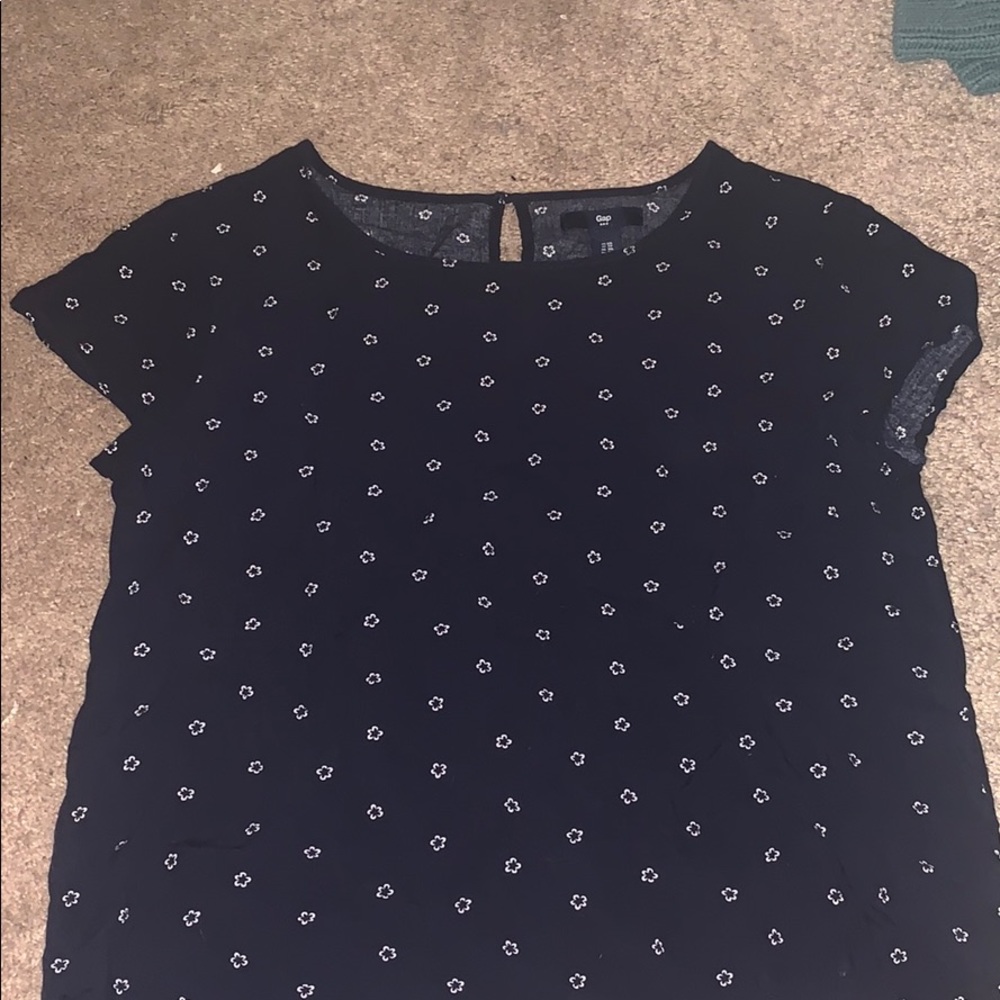 Gap Tee w/Flower Pattern - Picture 2 of 4